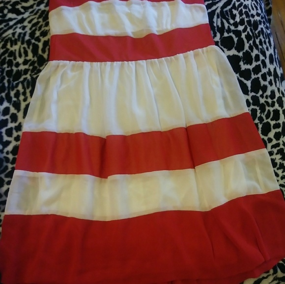 Lady's dress - Picture 2 of 4